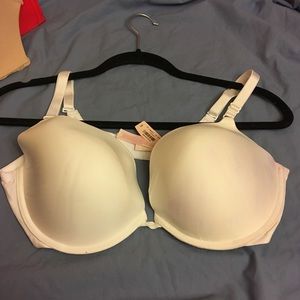 Victoria Secret Push up Bra 38DD w/ Tags